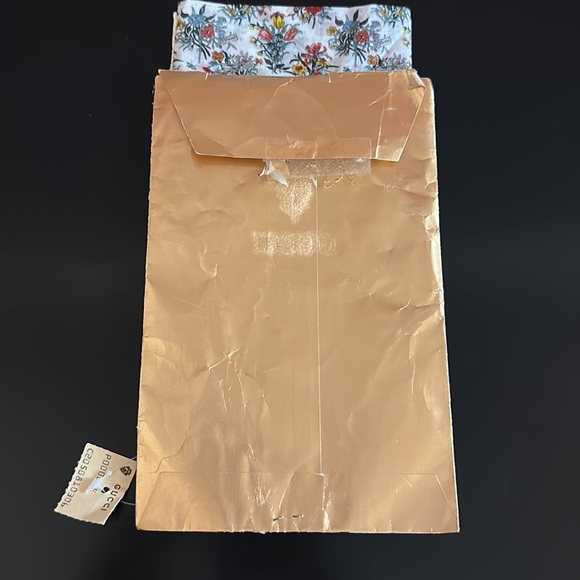 GUCCI Women Floral Scarf Handkerchief Vintage Rolled Hem NWT & Envelope - Picture 11 of 11